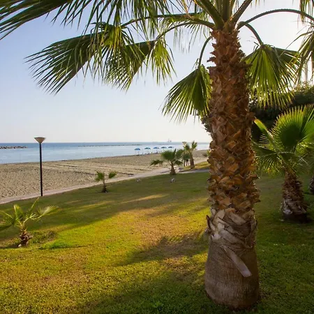 Living By The Beach Apartment