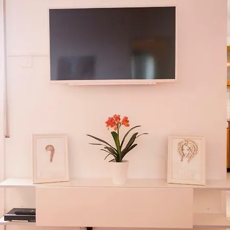 Apartment Living By The Beach *