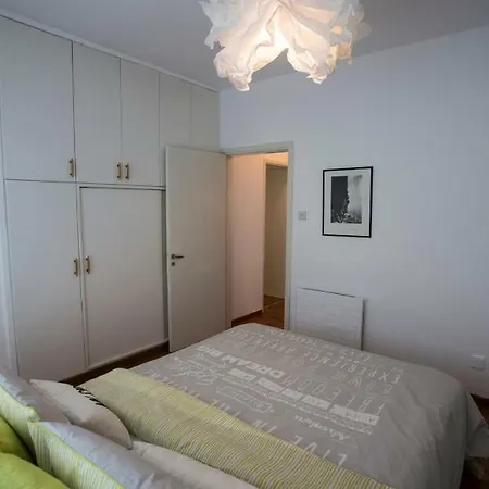 Living By The Beach Apartment *