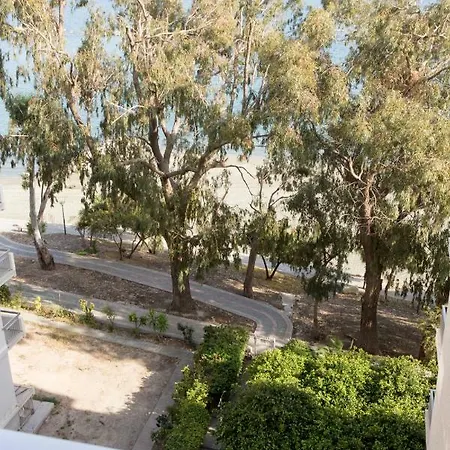Living By The Beach Apartment *