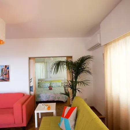 Living By The Beach Apartman Limassol